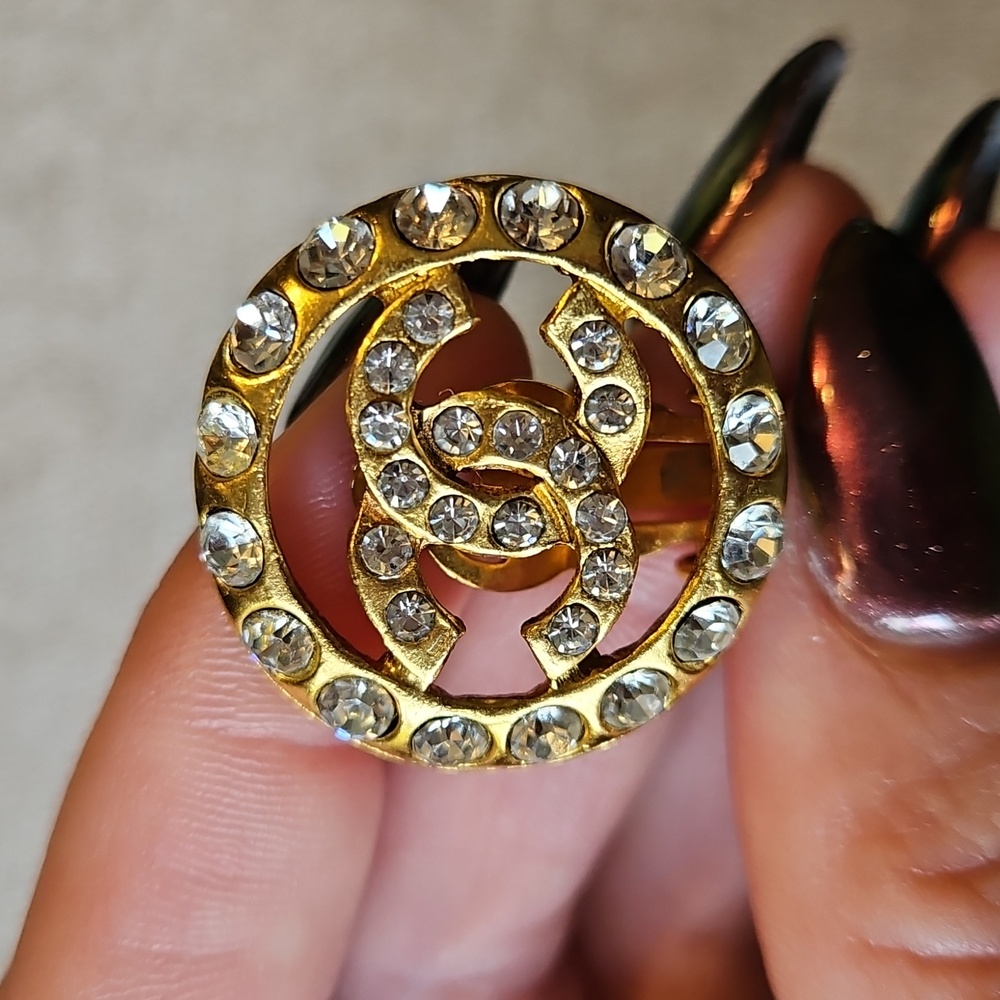 🥰KEEPING🥰 CHANEL Vintage Gold Crystal CC Logo Clip Earrings 1970s - Picture 3 of 11
